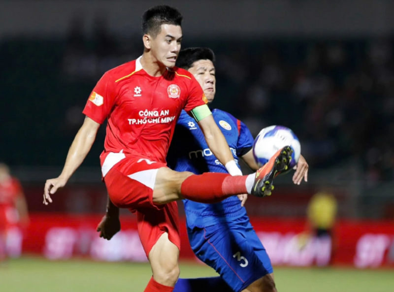 tien-linh-tran-tro-vi-phong-do-ghi-ban-sa-sut-tai-v-league